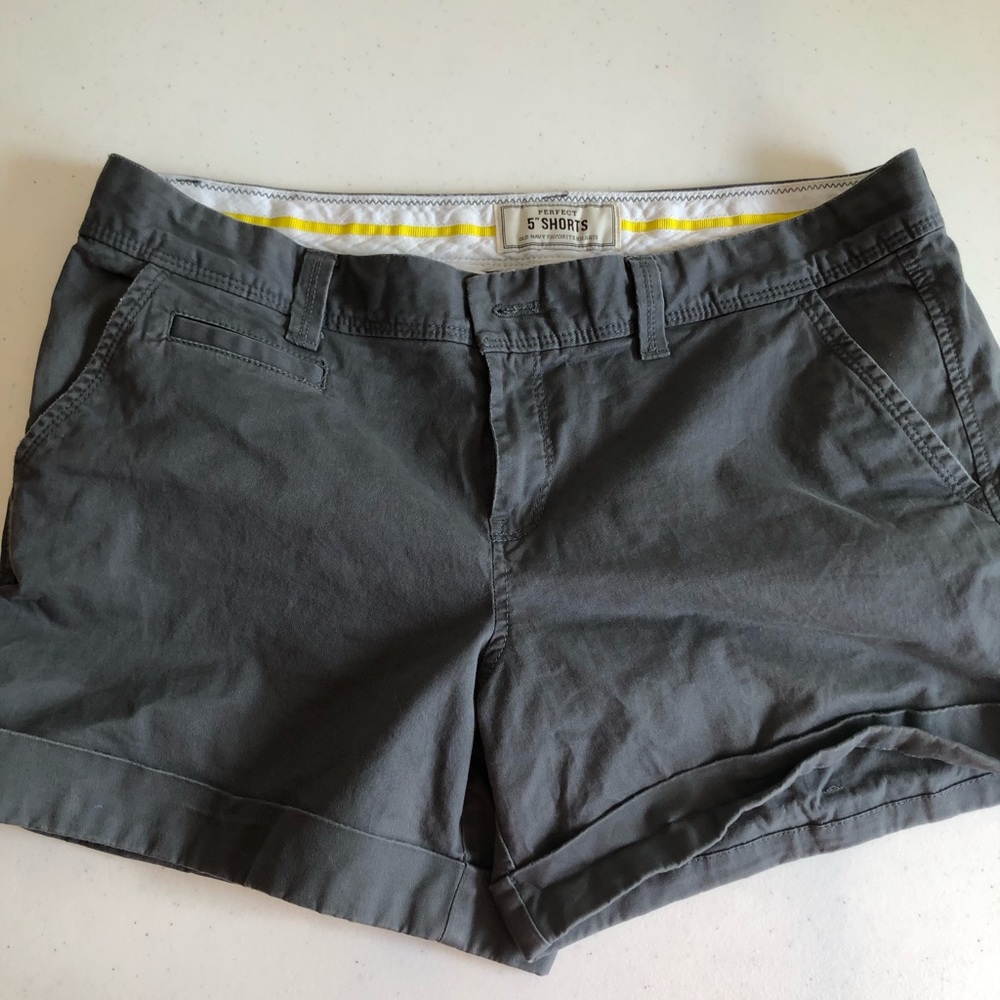 Old navy 5” shorts in grey